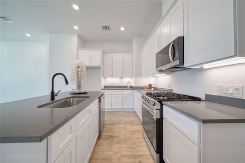 5324 Rue St, Houston, TX, 77033-4218 | Card Image