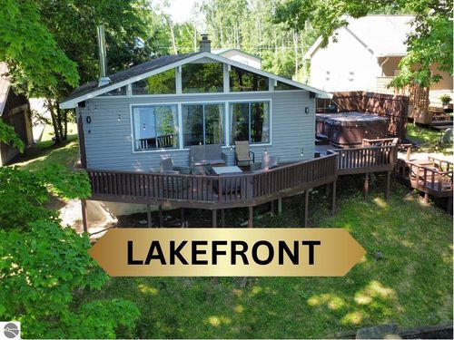 7851 White Birch Dr, Farwell, MI, 48622-9412 | Card Image