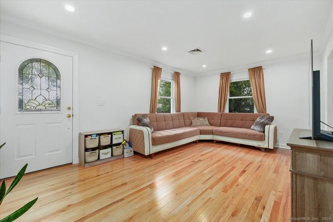 54 Mcmullen Ave, House other with 3 bedrooms, 2 bathrooms and 4 parking in Stamford CT | Image 16