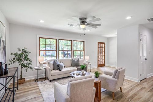911 Oakland Dr Sw, Atlanta, GA, 30310-3327 | Card Image