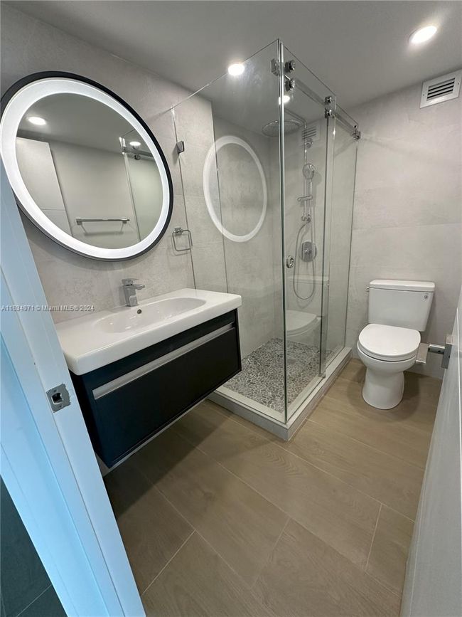 APT-1204 - 2655 Collins Ave, Condo with 2 bedrooms, 2 bathrooms and null parking in Miami Beach FL | Image 13