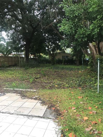 611 Ne 26th St, House other with 2 bedrooms, 1 bathrooms and null parking in Wilton Manors FL | Image 2