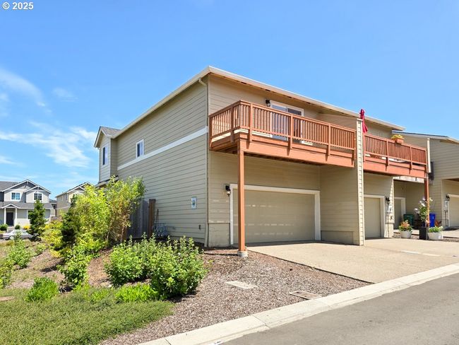 2220 Se 16 Th St, House attached with 3 bedrooms, 3 bathrooms and 2 parking in Gresham OR | Image 27