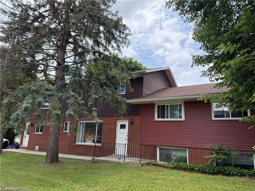 379 Holly St, Waterloo, ON, N2L4G5 | Card Image