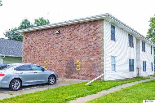 6417 Burlington Ave, Lincoln, NE, 68507-1359 | Card Image