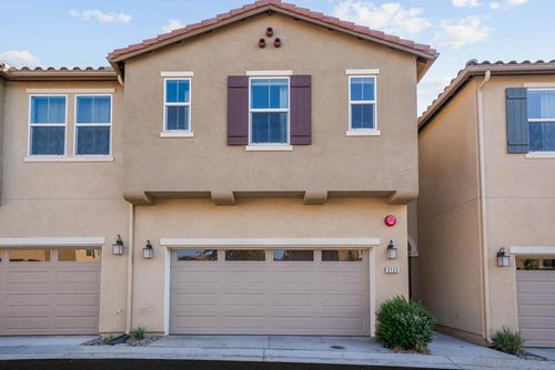 3135 Linwood St, Vista, CA, 92081-8118 | Card Image