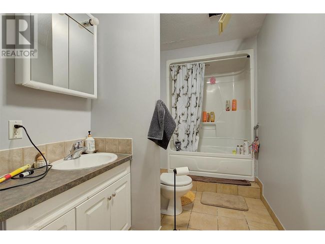 215 Arab Rd, House other with 8 bedrooms, 6 bathrooms and 5 parking in Kelowna BC | Image 42
