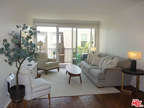 d164-23901 Civic Center Way, Malibu, CA, 90265-4829 | Card Image