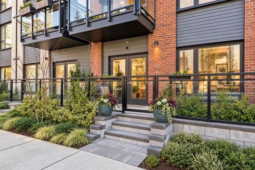 142-545 E 2nd Street, North Vancouver, BC, V7L1E1 | Card Image