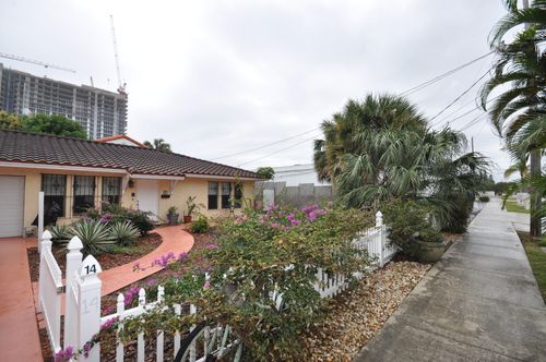 10 Evergreen Dr, Lake Park, FL, 33403-3530 | Card Image