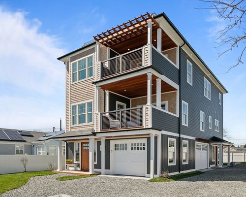 386 Park Ave, Portsmouth, RI, 02871-4911 | Card Image