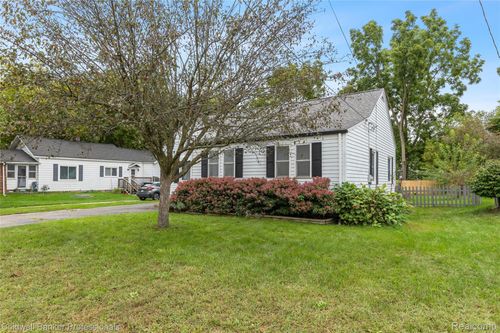 909 Cogswell St Nw, Walker, MI, 49544-2816 | Card Image