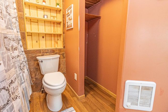 9 - Bathroom.jpg | Image 12