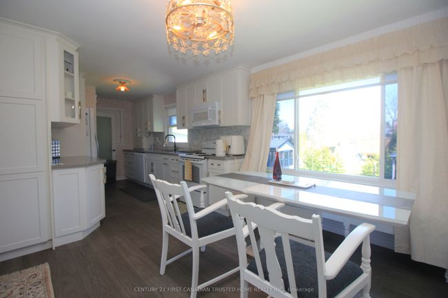2294 Gore St, House other with 4 bedrooms, 2 bathrooms and 4 parking in Mount Brydges ON | Image 10