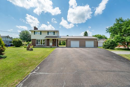 23 Barry St, Pembroke, ON, K8A7L6 | Card Image