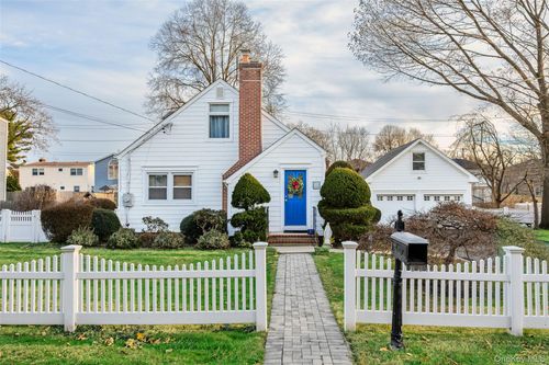 64 Smith St, Greenlawn, NY, 11740-1222 | Card Image