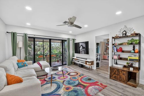 d204-1801 Presidential Way, West Palm Beach, FL, 33401-1524 | Card Image