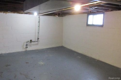 995 Lakeview St, Waterford, MI, 48328-3816 | Card Image