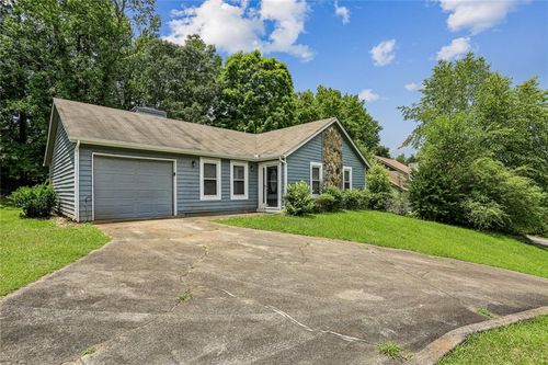 1050 Chapman Cir, Stone Mountain, GA, 30088-2558 | Card Image