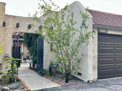 17-15652 Hillview Ln, Granada Hills, CA, 91344-3127 | Card Image