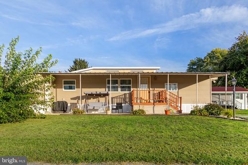 809 Lake Cir, MOUNT WOLF, PA, 17347-8713 | Card Image