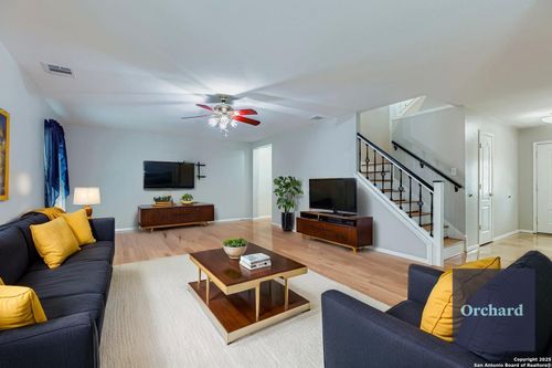 10439 Canyon Vlg, San Antonio, TX, 78245-3148 | Card Image