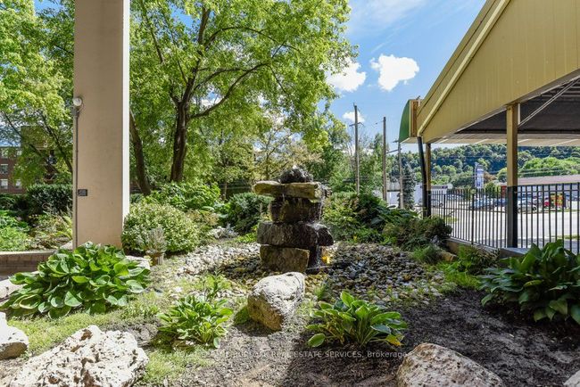 522 - 350 Quigley Rd, Condo with 3 bedrooms, 1 bathrooms and null parking in Hamilton ON | Image 36