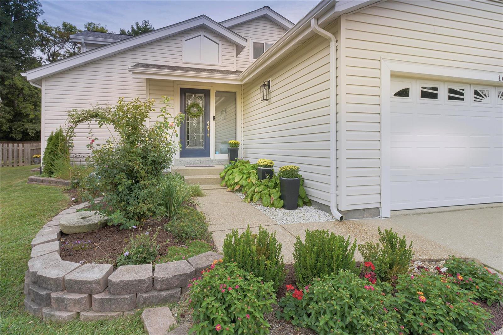 Meadowside Dr, Saint Louis, MO 63146