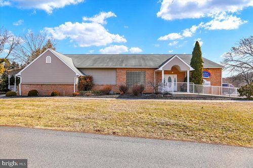 1-5 Old Wernersville Rd, Reading, PA, 19608-9406 | Card Image