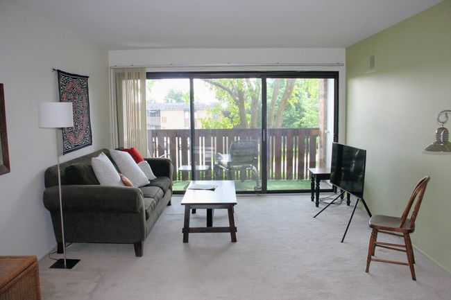 living room | Image 5
