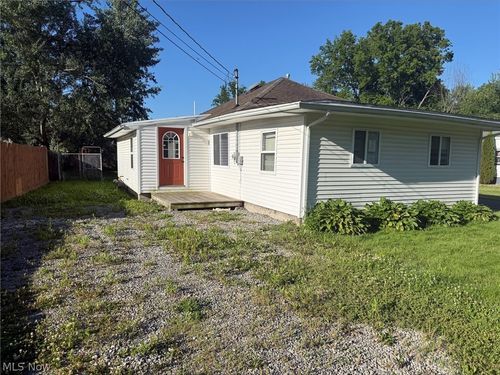 17633 Beach Ln, Lake Milton, OH, 44429-9742 | Card Image