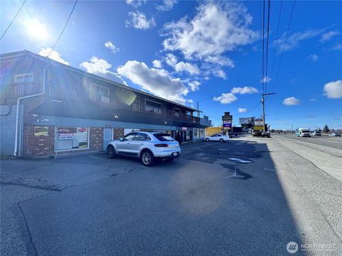 7820 River Rd E, Puyallup, WA, 98371-3841 | Card Image