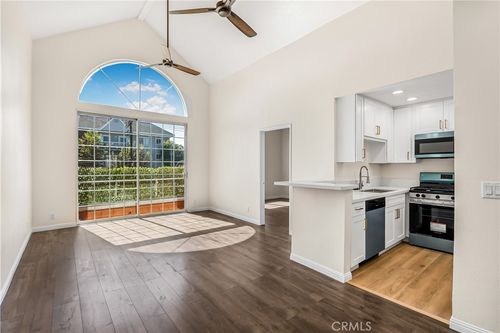 214-5620 Yolanda Ave, Tarzana, CA, 91356 | Card Image