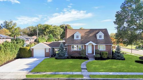 2 Ash Pl, New Hyde Park, NY, 11040-1241 | Card Image