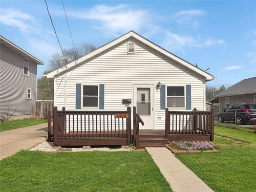 1909 E 24th Street, Des Moines, IA, 50317 | Card Image