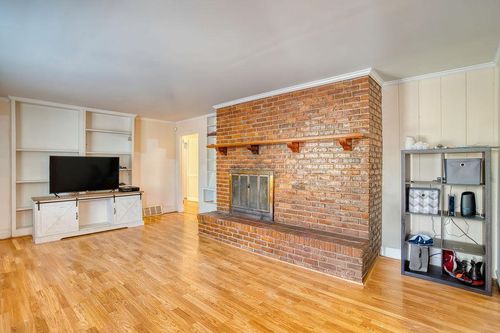 101 Simmons Dr, Clinton, SC, 29325-1776 | Card Image