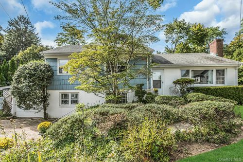 17 Church St, Oyster Bay, NY, 11771-2310 | Card Image