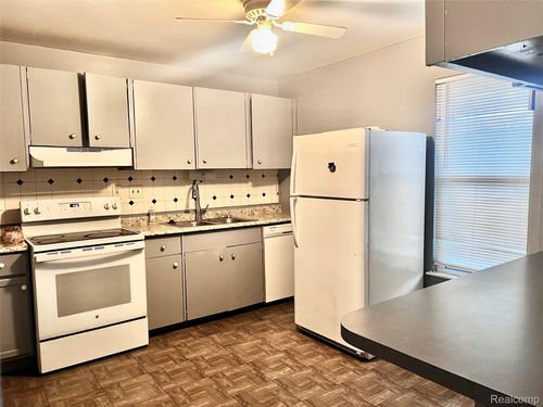 apt-218-22116 Dante St, Oak Park, MI, 48237-2836 | Card Image