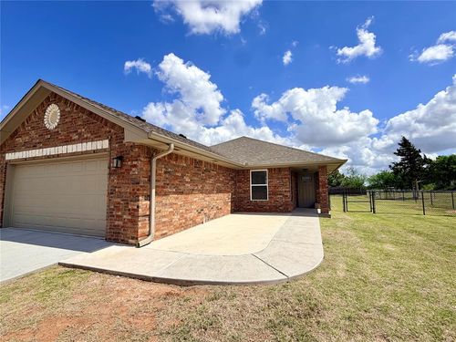 131 Bowerwood Dr, Chickasha, OK, 73018-7754 | Card Image