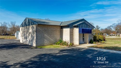 1916 E Southwest Street, Miami, OK, 74354 | Card Image