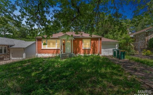 8135 Bloom Dr, Saint Louis, MO, 63114-6303 | Card Image
