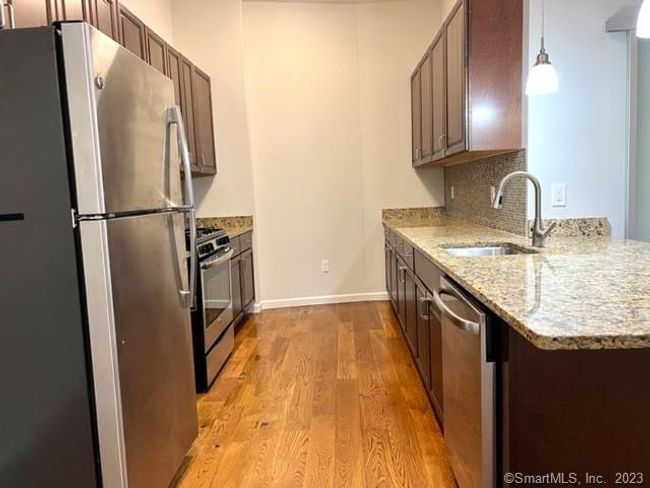 APT-103 - 467 Glenbrook Rd, Home with 1 bedrooms, 1 bathrooms and 1 parking in Stamford CT | Image 4