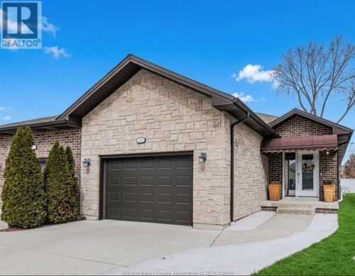 2554 Olive Rd, Windsor, ON, N8T0B1 | Card Image