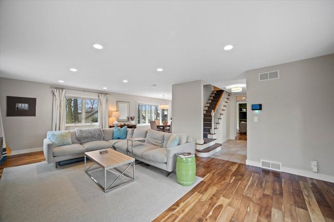 2521 W Wending Drive, House other with 4 bedrooms, 2 bathrooms and null parking in Glendale WI | Image 6