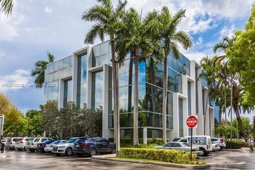 n204-16855 Ne 2nd Ave, North Miami Beach, FL, 33162-1744 | Card Image