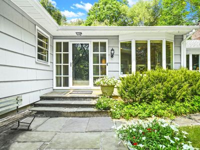 261 Chestnut Hill Road, House other with 4 bedrooms, 3 bathrooms and 2 parking in Norwalk CT | Image 2