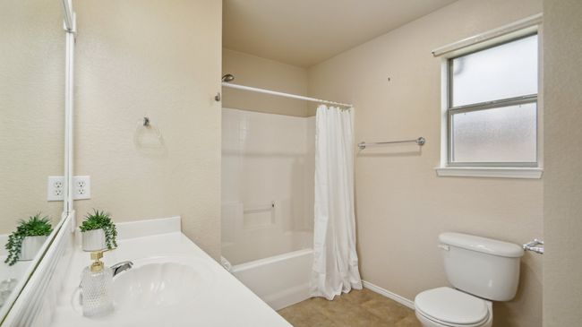 613 W Sheila Cir, House other with 4 bedrooms, 2 bathrooms and null parking in Joshua TX | Image 21