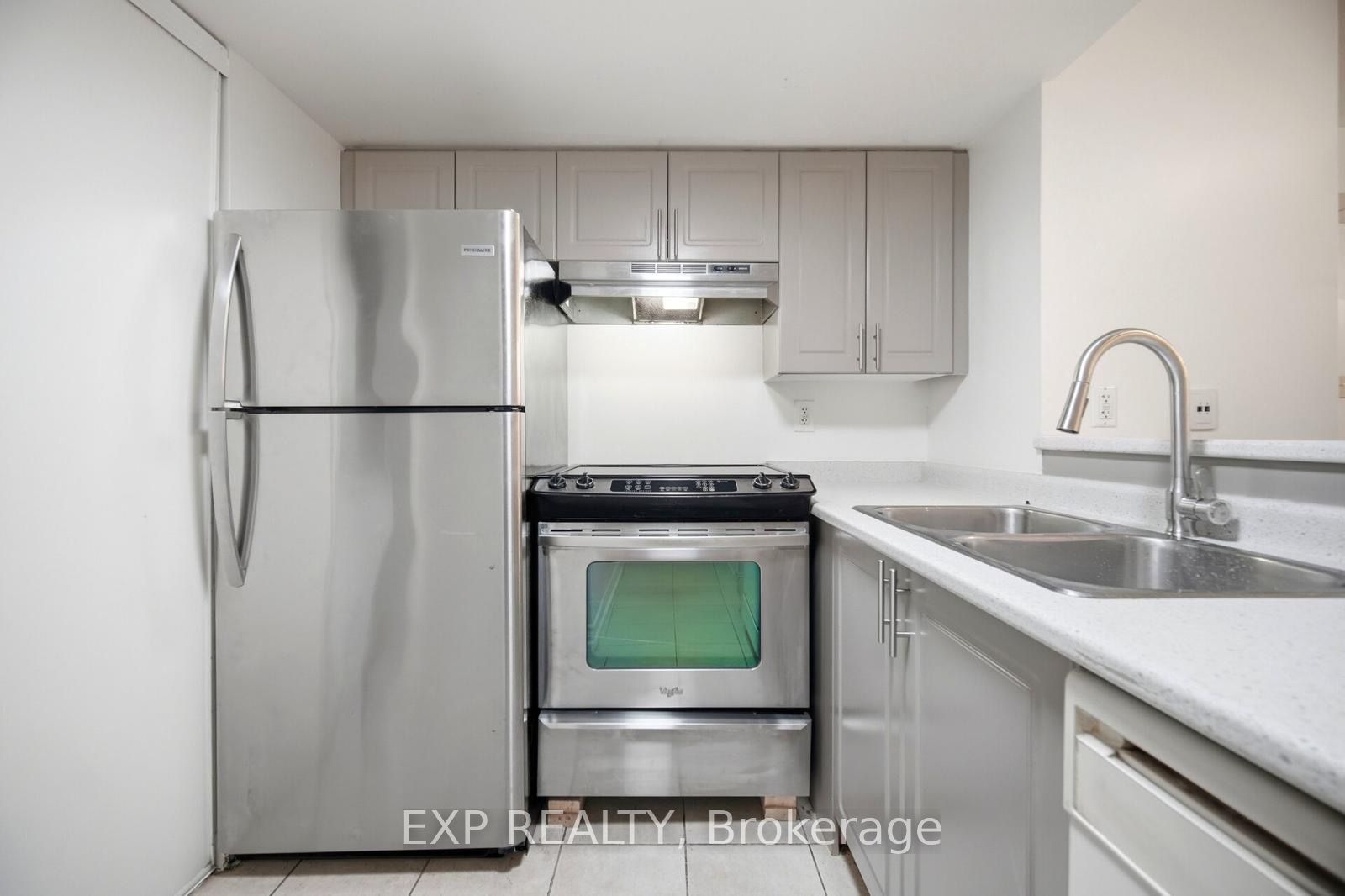 Residential Lease in Toronto E11 5