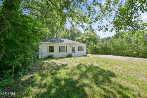2320 County Road 2, Swanton, OH, 43558-8895 | Card Image