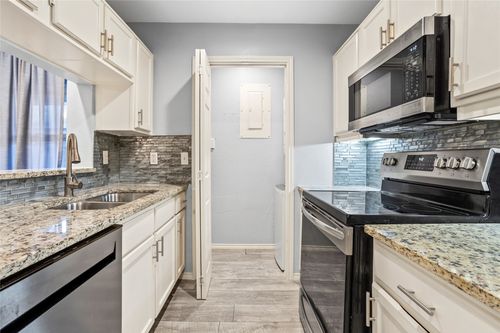 1735 Crest Grove Dr, Arlington, TX, 76012-3776 | Card Image